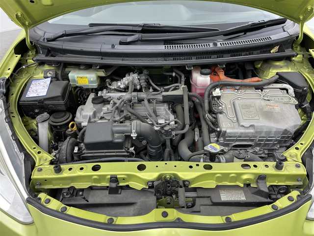 トヨタ アクア S 岡山県 2015(平27)年 5.2万km フレッシュグリーンマイカメタリック 社外ナビ/（CD/DVD/TV/BT)/バックカメラ/ステアリングリモコン/ETC/オートライト/プッシュスタート/スマートキー×2/アイドリングストップ/純正フロアマット/ドアバイザー/横滑り防止装置/ＥＶモード