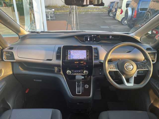 日産 セレナ X V 道央・札幌 2020(令2)年 6.9万km ブリリアントホワイトパール ・４WD/・衝突軽減ブレーキ/・両側パワースライドドア/・全方位カメラ/・純正ナビ/　CD＆DVD＆BT＆TV/・バックカメラ/・サイドカメラ/・フロントカメラ/・ブラインドスポットモニター/・純正エンジンスターター/・オートライト/・オートエアコン/・クルーズコントロール/・ビルトインETC/・プッシュスタート/・スマートキー/・電動格納ミラー/・前方ドライブレコーダー/・純正フロアマット/・ドアバイザー/・ウィンカーミラー/・フォグライト/・LEDヘッドライト/・スペアキー