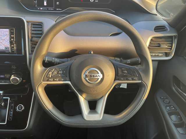 日産 セレナ X V 道央・札幌 2020(令2)年 6.9万km ブリリアントホワイトパール ・４WD/・衝突軽減ブレーキ/・両側パワースライドドア/・全方位カメラ/・純正ナビ/　CD＆DVD＆BT＆TV/・バックカメラ/・サイドカメラ/・フロントカメラ/・ブラインドスポットモニター/・純正エンジンスターター/・オートライト/・オートエアコン/・クルーズコントロール/・ビルトインETC/・プッシュスタート/・スマートキー/・電動格納ミラー/・前方ドライブレコーダー/・純正フロアマット/・ドアバイザー/・ウィンカーミラー/・フォグライト/・LEDヘッドライト/・スペアキー