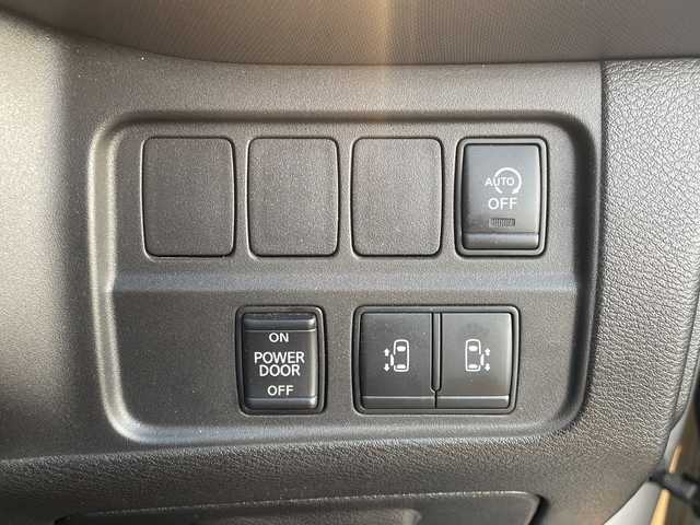 日産 セレナ X V 道央・札幌 2020(令2)年 6.9万km ブリリアントホワイトパール ・４WD/・衝突軽減ブレーキ/・両側パワースライドドア/・全方位カメラ/・純正ナビ/　CD＆DVD＆BT＆TV/・バックカメラ/・サイドカメラ/・フロントカメラ/・ブラインドスポットモニター/・純正エンジンスターター/・オートライト/・オートエアコン/・クルーズコントロール/・ビルトインETC/・プッシュスタート/・スマートキー/・電動格納ミラー/・前方ドライブレコーダー/・純正フロアマット/・ドアバイザー/・ウィンカーミラー/・フォグライト/・LEDヘッドライト/・スペアキー