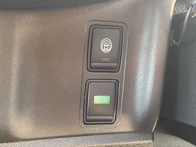 日産 セレナ X V 道央・札幌 2020(令2)年 6.9万km ブリリアントホワイトパール ・４WD/・衝突軽減ブレーキ/・両側パワースライドドア/・全方位カメラ/・純正ナビ/　CD＆DVD＆BT＆TV/・バックカメラ/・サイドカメラ/・フロントカメラ/・ブラインドスポットモニター/・純正エンジンスターター/・オートライト/・オートエアコン/・クルーズコントロール/・ビルトインETC/・プッシュスタート/・スマートキー/・電動格納ミラー/・前方ドライブレコーダー/・純正フロアマット/・ドアバイザー/・ウィンカーミラー/・フォグライト/・LEDヘッドライト/・スペアキー