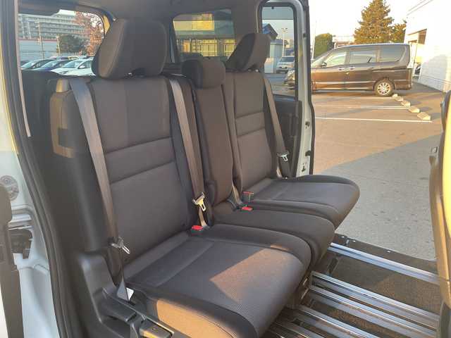 日産 セレナ X V 道央・札幌 2020(令2)年 6.9万km ブリリアントホワイトパール ・４WD/・衝突軽減ブレーキ/・両側パワースライドドア/・全方位カメラ/・純正ナビ/　CD＆DVD＆BT＆TV/・バックカメラ/・サイドカメラ/・フロントカメラ/・ブラインドスポットモニター/・純正エンジンスターター/・オートライト/・オートエアコン/・クルーズコントロール/・ビルトインETC/・プッシュスタート/・スマートキー/・電動格納ミラー/・前方ドライブレコーダー/・純正フロアマット/・ドアバイザー/・ウィンカーミラー/・フォグライト/・LEDヘッドライト/・スペアキー