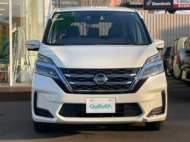 日産 セレナ X V 道央・札幌 2020(令2)年 6.9万km ブリリアントホワイトパール ・４WD/・衝突軽減ブレーキ/・両側パワースライドドア/・全方位カメラ/・純正ナビ/　CD＆DVD＆BT＆TV/・バックカメラ/・サイドカメラ/・フロントカメラ/・ブラインドスポットモニター/・純正エンジンスターター/・オートライト/・オートエアコン/・クルーズコントロール/・ビルトインETC/・プッシュスタート/・スマートキー/・電動格納ミラー/・前方ドライブレコーダー/・純正フロアマット/・ドアバイザー/・ウィンカーミラー/・フォグライト/・LEDヘッドライト/・スペアキー