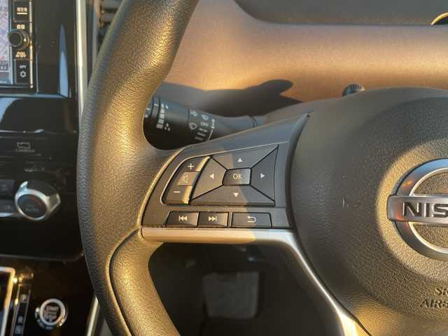 日産 セレナ X V 道央・札幌 2020(令2)年 6.9万km ブリリアントホワイトパール ・４WD/・衝突軽減ブレーキ/・両側パワースライドドア/・全方位カメラ/・純正ナビ/　CD＆DVD＆BT＆TV/・バックカメラ/・サイドカメラ/・フロントカメラ/・ブラインドスポットモニター/・純正エンジンスターター/・オートライト/・オートエアコン/・クルーズコントロール/・ビルトインETC/・プッシュスタート/・スマートキー/・電動格納ミラー/・前方ドライブレコーダー/・純正フロアマット/・ドアバイザー/・ウィンカーミラー/・フォグライト/・LEDヘッドライト/・スペアキー