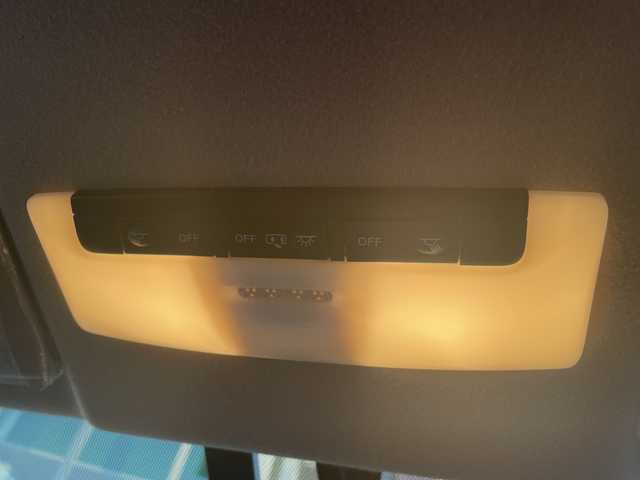 日産 セレナ X V 道央・札幌 2020(令2)年 6.9万km ブリリアントホワイトパール ・４WD/・衝突軽減ブレーキ/・両側パワースライドドア/・全方位カメラ/・純正ナビ/　CD＆DVD＆BT＆TV/・バックカメラ/・サイドカメラ/・フロントカメラ/・ブラインドスポットモニター/・純正エンジンスターター/・オートライト/・オートエアコン/・クルーズコントロール/・ビルトインETC/・プッシュスタート/・スマートキー/・電動格納ミラー/・前方ドライブレコーダー/・純正フロアマット/・ドアバイザー/・ウィンカーミラー/・フォグライト/・LEDヘッドライト/・スペアキー