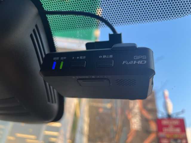 日産 セレナ X V 道央・札幌 2020(令2)年 6.9万km ブリリアントホワイトパール ・４WD/・衝突軽減ブレーキ/・両側パワースライドドア/・全方位カメラ/・純正ナビ/　CD＆DVD＆BT＆TV/・バックカメラ/・サイドカメラ/・フロントカメラ/・ブラインドスポットモニター/・純正エンジンスターター/・オートライト/・オートエアコン/・クルーズコントロール/・ビルトインETC/・プッシュスタート/・スマートキー/・電動格納ミラー/・前方ドライブレコーダー/・純正フロアマット/・ドアバイザー/・ウィンカーミラー/・フォグライト/・LEDヘッドライト/・スペアキー