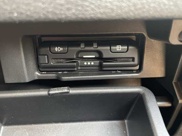 日産 セレナ X V 道央・札幌 2020(令2)年 6.9万km ブリリアントホワイトパール ・４WD/・衝突軽減ブレーキ/・両側パワースライドドア/・全方位カメラ/・純正ナビ/　CD＆DVD＆BT＆TV/・バックカメラ/・サイドカメラ/・フロントカメラ/・ブラインドスポットモニター/・純正エンジンスターター/・オートライト/・オートエアコン/・クルーズコントロール/・ビルトインETC/・プッシュスタート/・スマートキー/・電動格納ミラー/・前方ドライブレコーダー/・純正フロアマット/・ドアバイザー/・ウィンカーミラー/・フォグライト/・LEDヘッドライト/・スペアキー