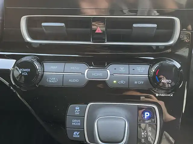 トヨタ アクア Z 滋賀県 2023(令5)年 2.9万km ダークブルーマイカM 純正10.5インチナビ/AM/FM/Bluetooth/パノラミックビューモニター/ビルトインETC/セーフティセンス/・プリクラッシュセーフティ/・レーントレーシングアシスト/・レーダークルーズコントロール/・オートマチックハイビーム/・ロードサインアシスト/パーキングサポートブレーキ/LEDヘッドライト/オートライト/ブラインドスポットモニター/ハーフレザーシート/D席パワーシート/D/N席シートヒーター/クリアランスソナー/プッシュスタート/スマートキー/前後ドライブレコーダー