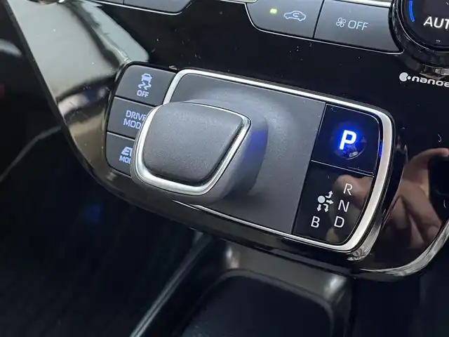 トヨタ アクア Z 滋賀県 2023(令5)年 2.9万km ダークブルーマイカM 純正10.5インチナビ/AM/FM/Bluetooth/パノラミックビューモニター/ビルトインETC/セーフティセンス/・プリクラッシュセーフティ/・レーントレーシングアシスト/・レーダークルーズコントロール/・オートマチックハイビーム/・ロードサインアシスト/パーキングサポートブレーキ/LEDヘッドライト/オートライト/ブラインドスポットモニター/ハーフレザーシート/D席パワーシート/D/N席シートヒーター/クリアランスソナー/プッシュスタート/スマートキー/前後ドライブレコーダー