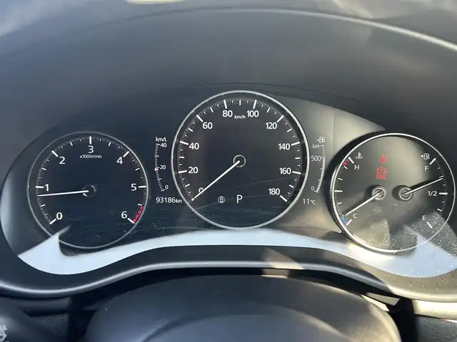 マツダ マツダ３ファストバック XD バーガンディセレクション 熊本県 2019(令1)年 9.4万km ポリメタルグレーM 純正ナビ/【フルセグTV/Bluetooth/CD/DVD/USB/HDMI】/バックカメラ/レーダークルーズコントロール/スマートブレーキサポート前後/車線逸脱警報システム/レーンキープアシストシステム/ドライバーアテンションアラート/コーナーセンサー/ディスタンス＆アテンションアラート/ブラインドスポットモニタリングシステム/ヘッドアップディスプレイ/パドルシフト/ブレーキホールド/電動パーキングブレーキ/オートLEDライト/オートハイビーム/ウィンカーミラー/レザーシート（ワインレッド）/D席パワーシート/前席シートヒーター/革巻きステアリング/ハンドルヒーター/ETC/純正フロアマット/ドアバイザー/横滑り防止装置/保証書/取扱説明書/スペアキー