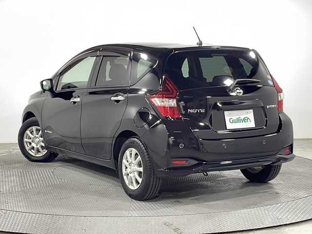 日産 ノート e－パワー X 広島県 2018(平30)年 4.5万km スーパーブラック 純正ナビ　/アラウンドビューモニター　/フルセグ　/オートハイビーム　/インテリジェントルームミラー　/レーンキープアシスト　/オートライト　/衝突軽減　/コーナーセンサー　/スマートキー　/LEDヘッドランプ　/ETC/社外14インチアルミホイール(185/70/R14)/エアバック（運転席/助手席）