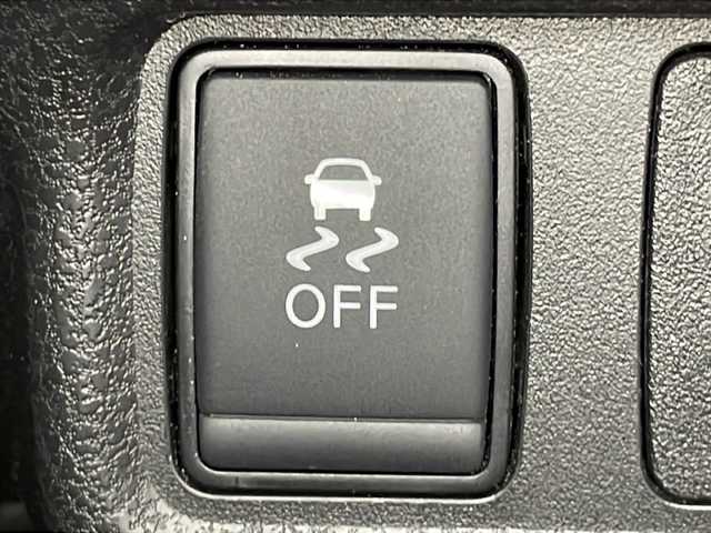 日産 ノート e－パワー X 広島県 2018(平30)年 4.5万km スーパーブラック 純正ナビ　/アラウンドビューモニター　/フルセグ　/オートハイビーム　/インテリジェントルームミラー　/レーンキープアシスト　/オートライト　/衝突軽減　/コーナーセンサー　/スマートキー　/LEDヘッドランプ　/ETC/社外14インチアルミホイール(185/70/R14)/エアバック（運転席/助手席）