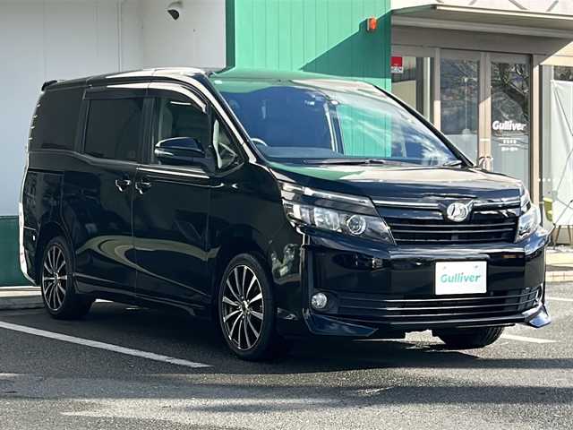 トヨタ ヴォクシー X 京都府 2016(平28)年 12.6万km ブラック 〇Bluetooth/〇アルパインヴォクシー専用ナビ/〇社外アルミ/〇ビルトインETC/〇８人乗り/〇レーンキープアシスト/〇オートマチックハイビーム/〇MTモード付AT車