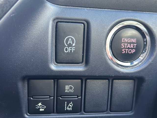 トヨタ ヴォクシー X 京都府 2016(平28)年 12.6万km ブラック 〇Bluetooth/〇アルパインヴォクシー専用ナビ/〇社外アルミ/〇ビルトインETC/〇８人乗り/〇レーンキープアシスト/〇オートマチックハイビーム/〇MTモード付AT車