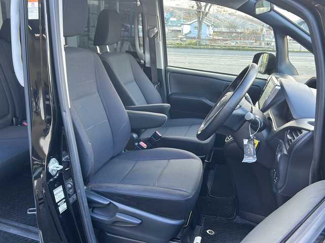 トヨタ ヴォクシー X 京都府 2016(平28)年 12.6万km ブラック 〇Bluetooth/〇アルパインヴォクシー専用ナビ/〇社外アルミ/〇ビルトインETC/〇８人乗り/〇レーンキープアシスト/〇オートマチックハイビーム/〇MTモード付AT車