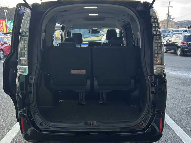 トヨタ ヴォクシー X 京都府 2016(平28)年 12.6万km ブラック 〇Bluetooth/〇アルパインヴォクシー専用ナビ/〇社外アルミ/〇ビルトインETC/〇８人乗り/〇レーンキープアシスト/〇オートマチックハイビーム/〇MTモード付AT車