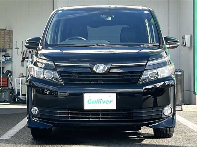 トヨタ ヴォクシー X 京都府 2016(平28)年 12.6万km ブラック 〇Bluetooth/〇アルパインヴォクシー専用ナビ/〇社外アルミ/〇ビルトインETC/〇８人乗り/〇レーンキープアシスト/〇オートマチックハイビーム/〇MTモード付AT車