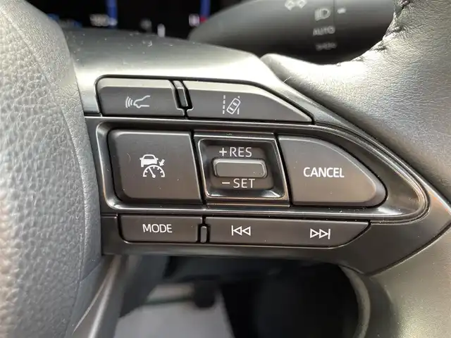 トヨタ ヤリスクロス ハイブリッド Z 愛媛県 2024(令6)年 1.4万km ブラックマイカ モデリスタエアロ/ディスプレイオーディオ/（AppleCarPlay/AndroidAuto）/アラウンドビューモニター　/レーダークルーズコントロール　/シートヒーター　/ステアリングヒーター　/衝突軽減システム　/LEDヘッドライト/オートハイビーム　/ブレーキホールド/前後コーナーセンサー/横滑り防止装置/レーンキープアシスト/盗難防止装置/純正18インチAW/スマートキー/USB・TypeC入力端子/ドライブ&EVモード選択