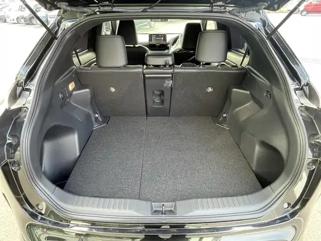 トヨタ ヤリスクロス ハイブリッド Z 愛媛県 2024(令6)年 1.4万km ブラックマイカ モデリスタエアロ/ディスプレイオーディオ/（AppleCarPlay/AndroidAuto）/アラウンドビューモニター　/レーダークルーズコントロール　/シートヒーター　/ステアリングヒーター　/衝突軽減システム　/LEDヘッドライト/オートハイビーム　/ブレーキホールド/前後コーナーセンサー/横滑り防止装置/レーンキープアシスト/盗難防止装置/純正18インチAW/スマートキー/USB・TypeC入力端子/ドライブ&EVモード選択