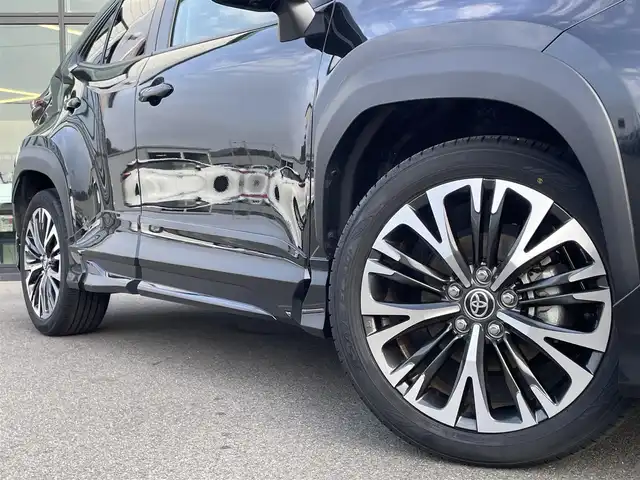 トヨタ ヤリスクロス ハイブリッド Z 愛媛県 2024(令6)年 1.4万km ブラックマイカ モデリスタエアロ/ディスプレイオーディオ/（AppleCarPlay/AndroidAuto）/アラウンドビューモニター　/レーダークルーズコントロール　/シートヒーター　/ステアリングヒーター　/衝突軽減システム　/LEDヘッドライト/オートハイビーム　/ブレーキホールド/前後コーナーセンサー/横滑り防止装置/レーンキープアシスト/盗難防止装置/純正18インチAW/スマートキー/USB・TypeC入力端子/ドライブ&EVモード選択