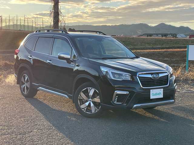 スバル フォレスター ハイブリッド アドバンス 新潟県 2021(令3)年 1.5万km クリスタルブラックシリカ 4WD/純正HDDナビ(CN-FX800D)/CD/DVD/BD/BT/フルセグテレビ/フロント/サイドカメラ/SDミュージックサーバー/ETC/衝突被害軽減ブレーキ/レーンキープアシスト/レーダークルーズコントロール/半革シート/パワーシート/シートヒーター/ステアリングヒーター/ステアリングスイッチ/パドルシフト/コーナーセンサー/スマートキー/プッシュスタート/LEDヘッドライト/オートライト/フォグランプ/純正１８インチアルミホイール