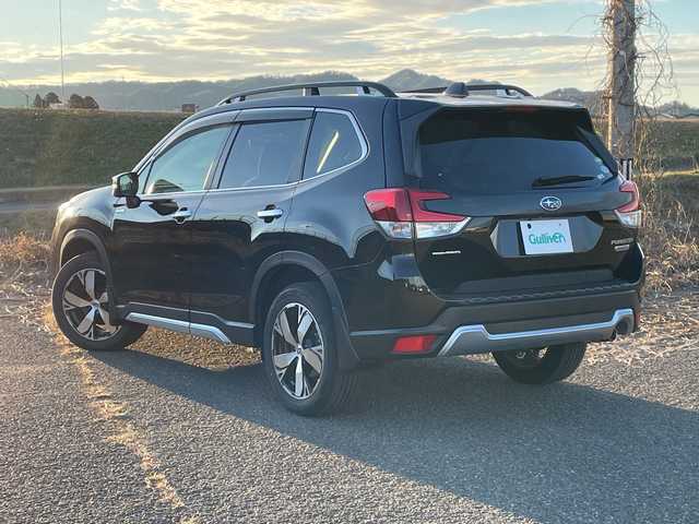 スバル フォレスター ハイブリッド アドバンス 新潟県 2021(令3)年 1.5万km クリスタルブラックシリカ 4WD/純正HDDナビ(CN-FX800D)/CD/DVD/BD/BT/フルセグテレビ/フロント/サイドカメラ/SDミュージックサーバー/ETC/衝突被害軽減ブレーキ/レーンキープアシスト/レーダークルーズコントロール/半革シート/パワーシート/シートヒーター/ステアリングヒーター/ステアリングスイッチ/パドルシフト/コーナーセンサー/スマートキー/プッシュスタート/LEDヘッドライト/オートライト/フォグランプ/純正１８インチアルミホイール