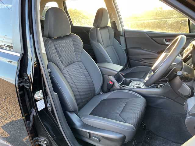 スバル フォレスター ハイブリッド アドバンス 新潟県 2021(令3)年 1.5万km クリスタルブラックシリカ 4WD/純正HDDナビ(CN-FX800D)/CD/DVD/BD/BT/フルセグテレビ/フロント/サイドカメラ/SDミュージックサーバー/ETC/衝突被害軽減ブレーキ/レーンキープアシスト/レーダークルーズコントロール/半革シート/パワーシート/シートヒーター/ステアリングヒーター/ステアリングスイッチ/パドルシフト/コーナーセンサー/スマートキー/プッシュスタート/LEDヘッドライト/オートライト/フォグランプ/純正１８インチアルミホイール