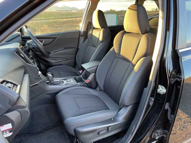 スバル フォレスター ハイブリッド アドバンス 新潟県 2021(令3)年 1.5万km クリスタルブラックシリカ 4WD/純正HDDナビ(CN-FX800D)/CD/DVD/BD/BT/フルセグテレビ/フロント/サイドカメラ/SDミュージックサーバー/ETC/衝突被害軽減ブレーキ/レーンキープアシスト/レーダークルーズコントロール/半革シート/パワーシート/シートヒーター/ステアリングヒーター/ステアリングスイッチ/パドルシフト/コーナーセンサー/スマートキー/プッシュスタート/LEDヘッドライト/オートライト/フォグランプ/純正１８インチアルミホイール