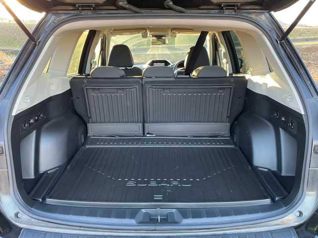 スバル フォレスター ハイブリッド アドバンス 新潟県 2021(令3)年 1.5万km クリスタルブラックシリカ 4WD/純正HDDナビ(CN-FX800D)/CD/DVD/BD/BT/フルセグテレビ/フロント/サイドカメラ/SDミュージックサーバー/ETC/衝突被害軽減ブレーキ/レーンキープアシスト/レーダークルーズコントロール/半革シート/パワーシート/シートヒーター/ステアリングヒーター/ステアリングスイッチ/パドルシフト/コーナーセンサー/スマートキー/プッシュスタート/LEDヘッドライト/オートライト/フォグランプ/純正１８インチアルミホイール