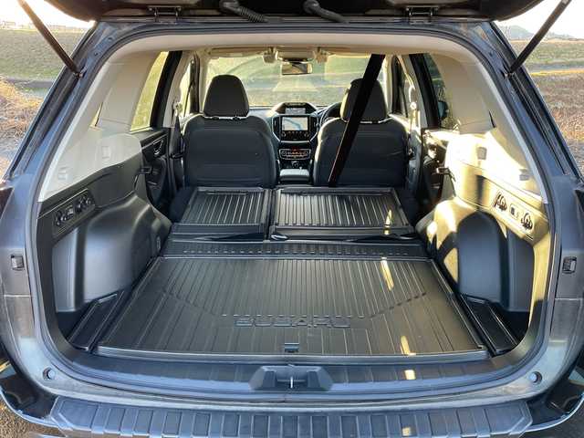 スバル フォレスター ハイブリッド アドバンス 新潟県 2021(令3)年 1.5万km クリスタルブラックシリカ 4WD/純正HDDナビ(CN-FX800D)/CD/DVD/BD/BT/フルセグテレビ/フロント/サイドカメラ/SDミュージックサーバー/ETC/衝突被害軽減ブレーキ/レーンキープアシスト/レーダークルーズコントロール/半革シート/パワーシート/シートヒーター/ステアリングヒーター/ステアリングスイッチ/パドルシフト/コーナーセンサー/スマートキー/プッシュスタート/LEDヘッドライト/オートライト/フォグランプ/純正１８インチアルミホイール