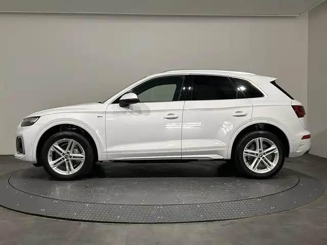 アウディ アウディ Ｑ５ 40TDIクワトロ Sライン 愛媛県 2021(令3)年 1.7万km グレイシアホワイトメタリック バーチャルコックピット/純正ナビゲーション/全方位カメラ/ETC/前後ドライブレコーダー/ACC/レーンキープアシスト/ブラインドスポットモニター/ハーフレザーシート/全席シートヒーター/前席パワーシート/ハンドルヒーター/置くだけ充電/オートホールド/プッシュスタート/スマートキー