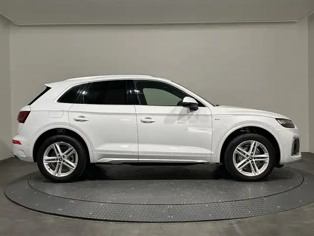 アウディ アウディ Ｑ５ 40TDIクワトロ Sライン 愛媛県 2021(令3)年 1.7万km グレイシアホワイトメタリック バーチャルコックピット/純正ナビゲーション/全方位カメラ/ETC/前後ドライブレコーダー/ACC/レーンキープアシスト/ブラインドスポットモニター/ハーフレザーシート/全席シートヒーター/前席パワーシート/ハンドルヒーター/置くだけ充電/オートホールド/プッシュスタート/スマートキー