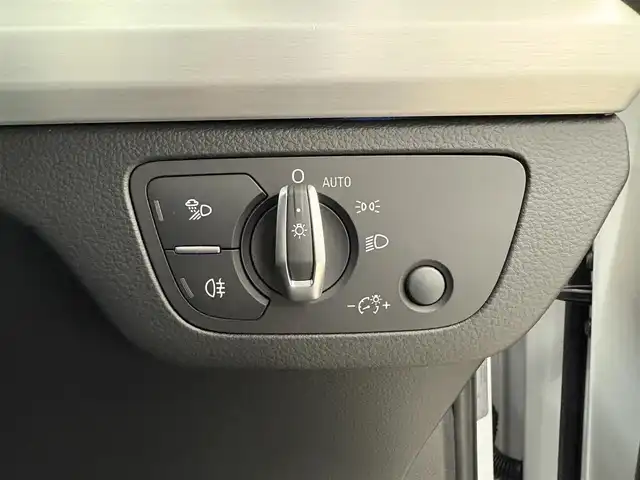 アウディ アウディ Ｑ５ 40TDIクワトロ Sライン 岡山県 2021(令3)年 1.7万km グレイシアホワイトメタリック バーチャルコックピット/純正ナビゲーション/全方位カメラ/ETC/前後ドライブレコーダー/ACC/レーンキープアシスト/ブラインドスポットモニター/ハーフレザーシート/全席シートヒーター/前席パワーシート/ハンドルヒーター/置くだけ充電/オートホールド/プッシュスタート/スマートキー