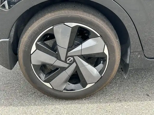 日産 オーラ G レザーエディション 奈良県 2022(令4)年 2.9万km 黒 純正メーカーナビ/(AM/FM/USB/フルセグTV)/アラウンドビューモニター/BOSEパーソナルプラスサウンドシステム/エマージェンシーブレーキ/黒革シート/シートヒーター/ステアリングヒーター/レーダークルーズコントロール/コーナーセンサー/ドライブレコーダー/革巻きステアリング/ステアリングスイッチ/オートライト/電動サイドブレーキ/プッシュスタート/電格ウインカーミラー/純正フロアマット/ドアバイザー