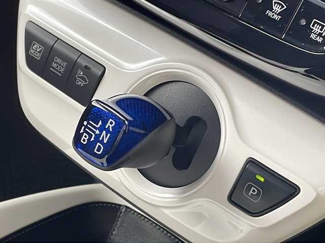 トヨタ プリウス A ツーリングセレクション 新潟県 2017(平29)年 2.9万km ホワイトパールクリスタルシャイン 純正SDメモリナビ(型式:NSZTーW60T)/Hカバー/ヘッドアップディスプレイ/ステリアリングリモコン/フロントフォグランプ/EVドライブモード/バックカメラ/フルセグテレビ/ETC