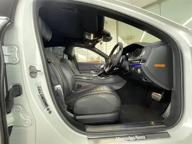メルセデス・ベンツ Ｓ５６０Ｌ AMGライン 東京都 2018(平30)年 6.8万km ダイヤモンドホワイト AMGライン/パノラミックスライディングルーフ/ナッパ革シート/Burmesterサウンドシステム/純正12.3インチディスプレイナビ/・Bluetoothオーディオ/フルセグTV/360°カメラシステム/ヘッドアップディスプレイ/レーダーセーフティパッケージ/・エマージェンシーストップアシスト/・ディスタンスアシストディストロニック/・ステアリングアシスト/・レーンチェンジアシスト/・ブラインドスポットモニター/AMG製19インチアルミホイール/全席シートヒーター/ベンチレーション/全席パワーシート/純正フロアマット/保証書/取扱説明書