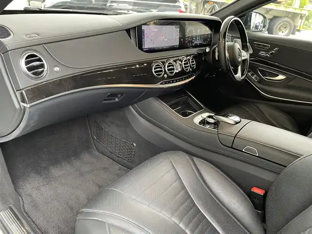 メルセデス・ベンツ Ｓ５６０Ｌ AMGライン 東京都 2018(平30)年 6.8万km ダイヤモンドホワイト AMGライン/パノラミックスライディングルーフ/ナッパ革シート/Burmesterサウンドシステム/純正12.3インチディスプレイナビ/・Bluetoothオーディオ/フルセグTV/360°カメラシステム/ヘッドアップディスプレイ/レーダーセーフティパッケージ/・エマージェンシーストップアシスト/・ディスタンスアシストディストロニック/・ステアリングアシスト/・レーンチェンジアシスト/・ブラインドスポットモニター/AMG製19インチアルミホイール/全席シートヒーター/ベンチレーション/全席パワーシート/純正フロアマット/保証書/取扱説明書