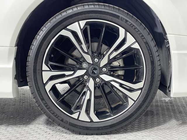 トヨタ ハリアー Z レザーパッケージ 神奈川県 2020(令2)年 5.1万km ホワイトパールクリスタルシャイン 4WD/調光パノラマルーフ/モデリスタエアロ【グランブレイズスタイル】【フロント/サイド/リアアンダー】/モデリスタ20インチアルミホイール/JBLプレミアムサウンドシステム/12.3型ディスプレイオーディオ/Tコネクトナビ/フルセグ　AM FM USB　Bluetooth　AUX/パノラミックビューモニター/デジタルインナーミラー/カラーヘッドアップディスプレイ/パワーバックドア/トヨタセーフティセンス/全車速追従機能付きクルーズコントロール/プリクラッシュセーフティー/レーントレーシングアシスト/アダプティブハイビームシステム/プロアクティブドライビングアシスト/ロードサインアシスト/ドライバー異常時対応システム/発進遅れ告知機能/ブラインドスポットモニター/リヤシートマインダー/フロントリアパーキングセンサー/本革シート/前席シートヒーター/パワーシート/運転席ポジションメモリー/革巻きステアリング/ステアリングヒーター/オートブレーキホールド/電動パーキング/プッシュスタート/スマートキー/LEDヘッドランプ/オートライト/純正リアスポイラー