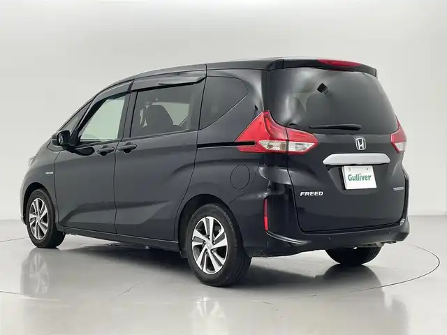 ホンダ フリード ハイブリット G ホンダセンシング 熊本県 2020(令2)年 3万km クリスタルブラックパール 純正8インチナビVXM-207VFNi（ＣＤ・ＤＶＤ・フルセグ・ＢＴ・ＵＳＢ）/バックカメラ　/ビルトインＥＴＣ　/社外前後ドライブレコーダー　/両側パワースライドドア　/後ろのみコーナーセンサー　/前席シートヒーター/ホンダセンシング/・衝突軽減ブレーキ/・先行車発進お知らせ/・路外逸脱制御機能/・アダブティブクルーズコントロール/・歩行者事故低減ステアリング/・誤発進制御機能/・車線維持支援システム/・標識認識システム/横滑り防止/アイドリングストップ/ハーフレザーシート/純正フロアマット/純正１５インチAW/オートライト/LEDヘッドライト/スマートキー/プッシュスタート