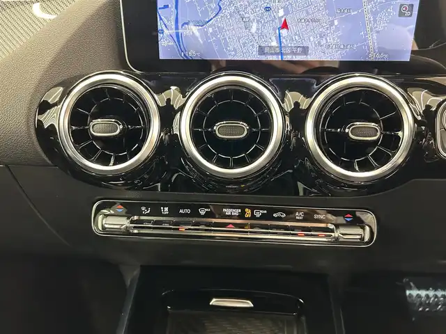 メルセデス・ベンツ Ｂ２００ｄ AMGライン 岡山県 2020(令2)年 2.3万km コスモスブラック 純正ナビ/電動リアゲート/ハーフレザー/ドライブレコーダー/横滑り防止装置/ハンドルアシスト/レーンアシスト/パーキングアシスト/道路標識アシスト/車線逸脱警報/レーンチェンジアシスト/ＥＴＣ２．０