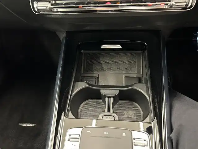 メルセデス・ベンツ Ｂ２００ｄ AMGライン 岡山県 2020(令2)年 2.3万km コスモスブラック 純正ナビ/電動リアゲート/ハーフレザー/ドライブレコーダー/横滑り防止装置/ハンドルアシスト/レーンアシスト/パーキングアシスト/道路標識アシスト/車線逸脱警報/レーンチェンジアシスト/ＥＴＣ２．０