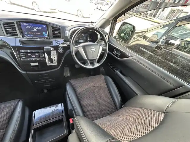 日産 エルグランド 250HWS アーバンクロム 宮崎県 2012(平24)年 8.8万km ファントムブラック /ナビ(VIE-X088)//TV/CD/DVD//ETC//バックカメラ//両側パワースライドドア//フリップダウンモニター//純正アルミホイール//社外フロアマット//ドアバイザー//オートライト//取扱説明書//保証書