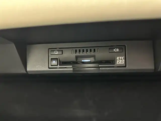 レクサス ＮＸ 300 バージョンL 佐賀県 2018(平30)年 6万km ソニッククォーツ 純正10.3インチナビ/AM/FM/CD/DVD/Bluetooth/USB/AUX/フルセグTV/アラウンドビューモニター/レクサスセーフティシステム/レーダークルコン/レーンキープアシスト/コーナーセンサー/ビルトインETC2.0/パドルシフト/白本革シート/シートヒーター/ヘッドアップディスプレイ/純正18インチアルミホイール/三眼LEDヘッドライト/シーケンシャルウィンカー/スマートキー/スペアキー