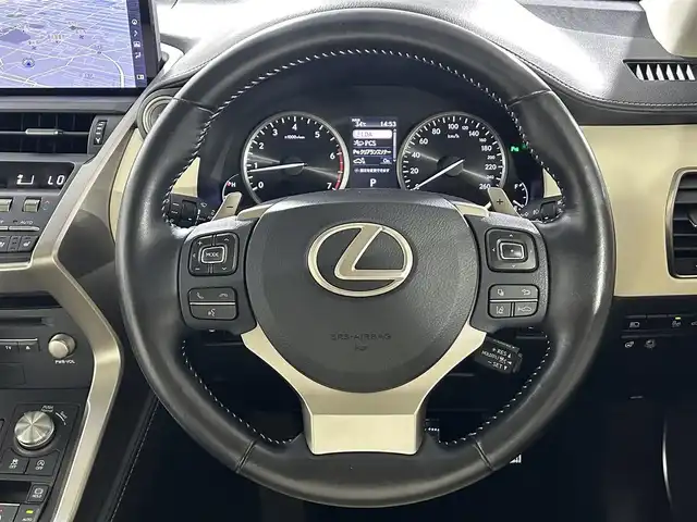 レクサス ＮＸ 300 バージョンL 佐賀県 2018(平30)年 6万km ソニッククォーツ 純正10.3インチナビ/AM/FM/CD/DVD/Bluetooth/USB/AUX/フルセグTV/アラウンドビューモニター/レクサスセーフティシステム/レーダークルコン/レーンキープアシスト/コーナーセンサー/ビルトインETC2.0/パドルシフト/白本革シート/シートヒーター/ヘッドアップディスプレイ/純正18インチアルミホイール/三眼LEDヘッドライト/シーケンシャルウィンカー/スマートキー/スペアキー