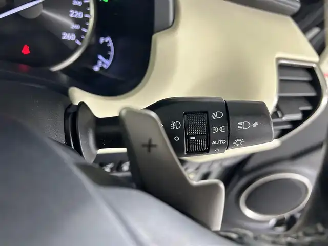 レクサス ＮＸ 300 バージョンL 佐賀県 2018(平30)年 6万km ソニッククォーツ 純正10.3インチナビ/AM/FM/CD/DVD/Bluetooth/USB/AUX/フルセグTV/アラウンドビューモニター/レクサスセーフティシステム/レーダークルコン/レーンキープアシスト/コーナーセンサー/ビルトインETC2.0/パドルシフト/白本革シート/シートヒーター/ヘッドアップディスプレイ/純正18インチアルミホイール/三眼LEDヘッドライト/シーケンシャルウィンカー/スマートキー/スペアキー