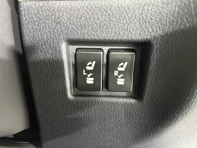 レクサス ＮＸ 300 バージョンL 佐賀県 2018(平30)年 6万km ソニッククォーツ 純正10.3インチナビ/AM/FM/CD/DVD/Bluetooth/USB/AUX/フルセグTV/アラウンドビューモニター/レクサスセーフティシステム/レーダークルコン/レーンキープアシスト/コーナーセンサー/ビルトインETC2.0/パドルシフト/白本革シート/シートヒーター/ヘッドアップディスプレイ/純正18インチアルミホイール/三眼LEDヘッドライト/シーケンシャルウィンカー/スマートキー/スペアキー