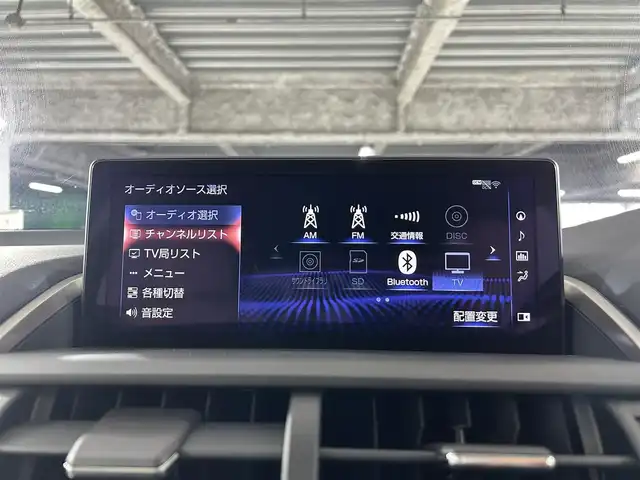 レクサス ＮＸ 300 バージョンL 佐賀県 2018(平30)年 6万km ソニッククォーツ 純正10.3インチナビ/AM/FM/CD/DVD/Bluetooth/USB/AUX/フルセグTV/アラウンドビューモニター/レクサスセーフティシステム/レーダークルコン/レーンキープアシスト/コーナーセンサー/ビルトインETC2.0/パドルシフト/白本革シート/シートヒーター/ヘッドアップディスプレイ/純正18インチアルミホイール/三眼LEDヘッドライト/シーケンシャルウィンカー/スマートキー/スペアキー