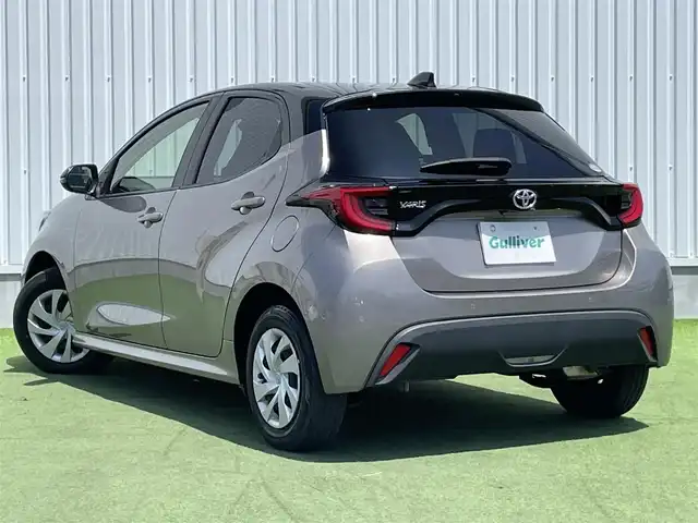 トヨタ ヤリス G 香川県 2020(令2)年 1.8万km ブラック/アバンギャルドブロンズメタリック 登録時走行距離：17137km/メーカー純正ディスプレイオーディオ/　BT接続/全方位カメラ/プリクラッシュセーフティシステム/レーンキープアシスト/クリアランスソナー/オートハイビーム/LEDヘッドライト/オートライト/レベライザヘッドライト/ビルトインETC/純正フロアマット/ステアリングスイッチ/プッシュスタート/スマートキー