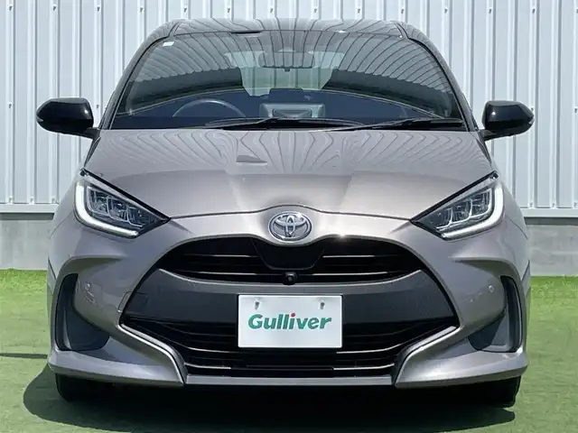 トヨタ ヤリス G 香川県 2020(令2)年 1.8万km ブラック/アバンギャルドブロンズメタリック 登録時走行距離：17137km/メーカー純正ディスプレイオーディオ/　BT接続/全方位カメラ/プリクラッシュセーフティシステム/レーンキープアシスト/クリアランスソナー/オートハイビーム/LEDヘッドライト/オートライト/レベライザヘッドライト/ビルトインETC/純正フロアマット/ステアリングスイッチ/プッシュスタート/スマートキー