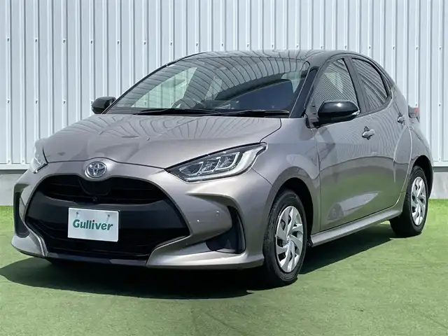 トヨタ ヤリス G 香川県 2020(令2)年 1.8万km ブラック/アバンギャルドブロンズメタリック 登録時走行距離：17137km/メーカー純正ディスプレイオーディオ/　BT接続/全方位カメラ/プリクラッシュセーフティシステム/レーンキープアシスト/クリアランスソナー/オートハイビーム/LEDヘッドライト/オートライト/レベライザヘッドライト/ビルトインETC/純正フロアマット/ステアリングスイッチ/プッシュスタート/スマートキー